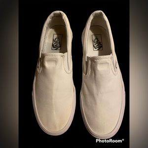 Women’s white vans